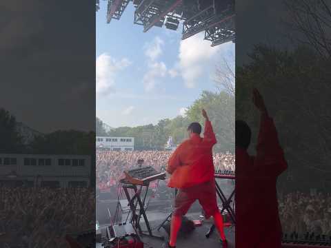 On-stage with @CRiMusic as he plays unreleased track ‘Hold You’ 👀 #Anjunadeep #Shorts