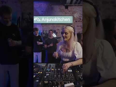 An hour of progressive and house with Leena Punks in the Anjunakitchen 👩‍🍳 #Anjunabeats #Shorts