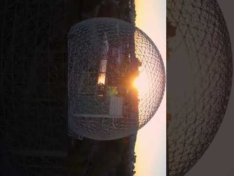 Turn your phone and enjoy drone footage of Montréal for the music video of ‘Eternal’
