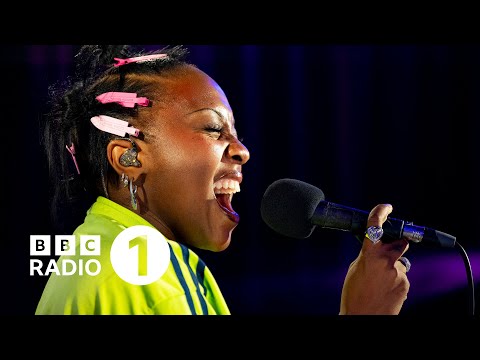 Rachel Chinouriri – Starburster (Fontaines D.C. cover) in the Radio 1 Live Lounge