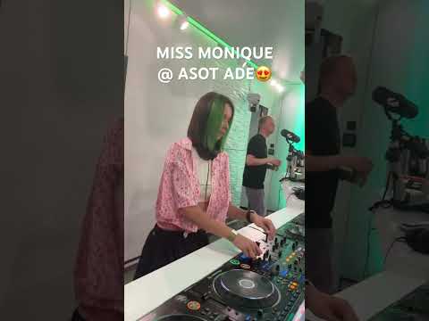 #missmonique delivering her hypnotizing beats once again😍 What’s your favorite tune of hers? #asot