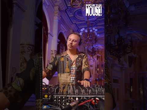 Purple Disco Machine spinning a house classic 🕺