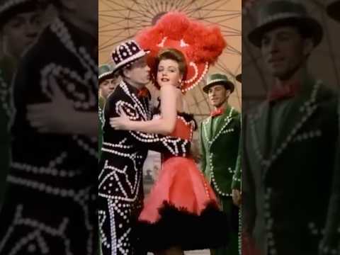 🎶 How’d you like to spoon with me? 🎬 Till the Clouds Roll By 1949 #franksinatra #angelalandsbury