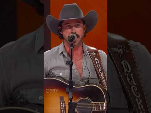 We love a good surprise duet here at the Opry!🍻 @RileyGreenMusic #opry #rhettadkins #nashville