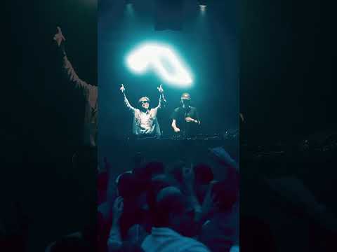 Romain Garcia and Rezident throwing down an #anjunadeep classic in Manchester 🎵 #shorts