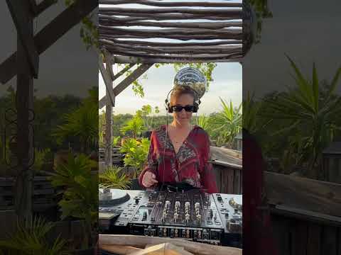 Actitud at decks #dj #ephimeratulum #electronicmusic #tulum #tulumvibes