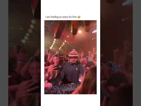 I feel uncomfortable watching this #dj #rave #edm #house
