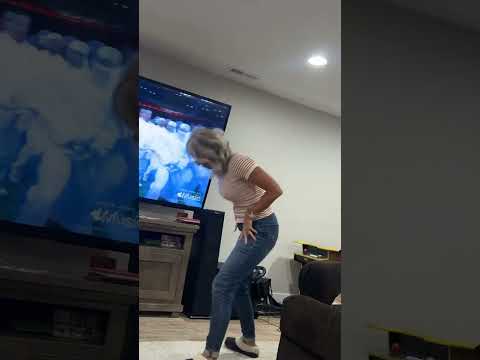 Mom dancing to Kendrick is hilarious 😭