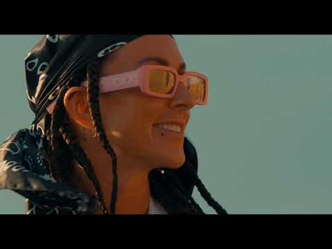 Hannah Wants ft. ARA – Hold Me (Official Music Video)