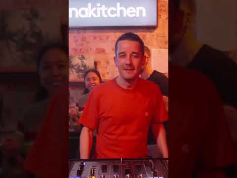 All smiles in the Anjunakitchen with Oliver Smith and his new single 😊 #anjunabeats #shorts