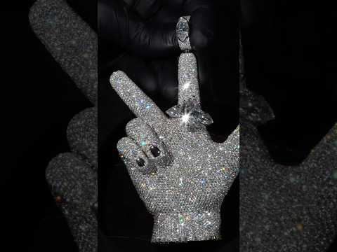 A Closer Look at Playboi Carti’s new YVL chain 💎🔥
