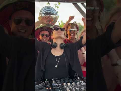Friends take control! #dj #ephimeratulum #housemusic #tulum #afroj