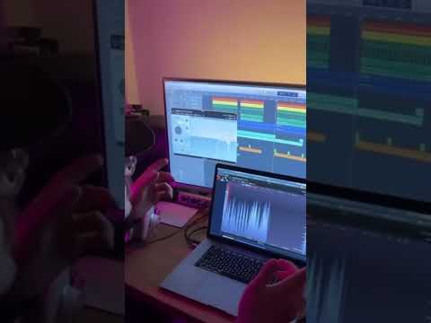 Trying to get my boyfriends attention but he’s a producer #housemusic #musicproducer