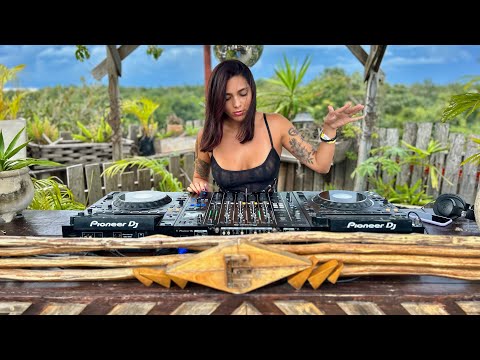Martu Escobar | Techno Mix 2025 | By @EPHIMERATulum