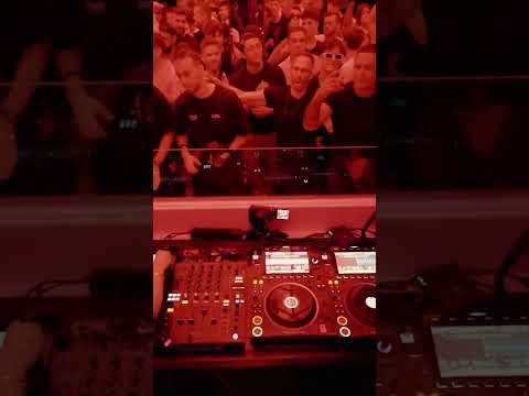 Arielle Free & Tita Lau dropping Low Steppa & Capri – Got The Funk in the WC at Hi Ibiza! 🔥