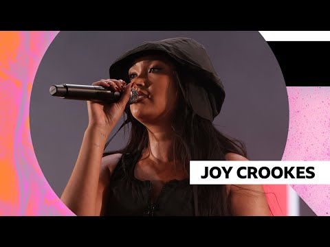 Joy Crookes – Feet Don’t Fail Me Now (Radio 1’s Big Weekend 2025)