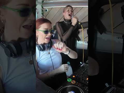 Arielle Free & Might Delete Later perform their new track ‘Shy’ on a Boat Party in London! 🛥️🔊