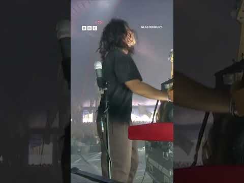 Lorde performs ‘Ribs’ at Glastonbury 2025