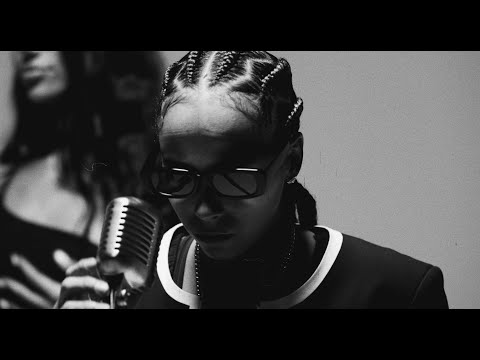 Elles Moca – IM THE SHIT (Official Music Video)