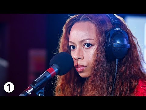 Ravyn Lenae – Love Me Not in the Radio 1 Live Lounge