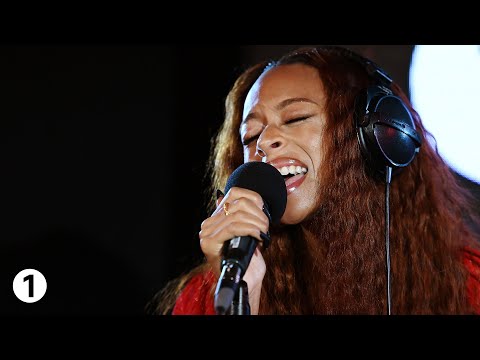 Ravyn Lenae – Please, Please, Please in the Radio 1 Live Lounge