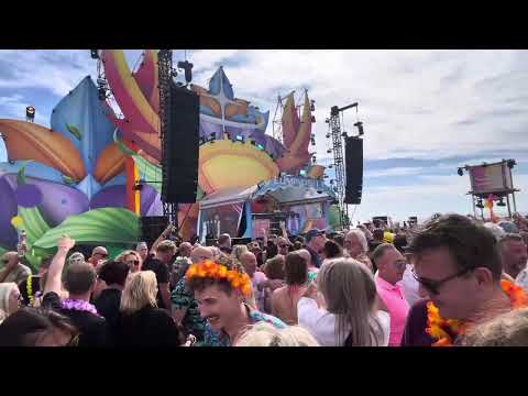 Billy Gillies at Luminosity Beach Festival 2025 plays Lustral – Everytime (Billy Gillies Rework)