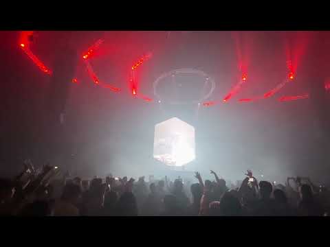 Craig Connelly & Christina Novelli – Black Hole (Giuseppe Ottaviani Remix)