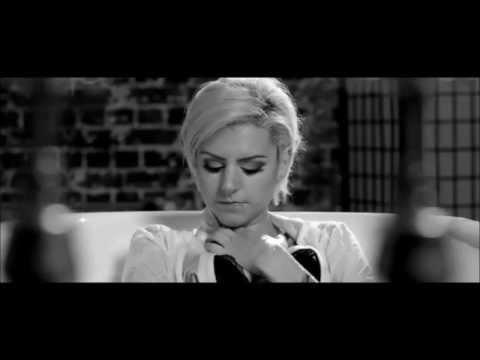 Craig Connelly & Christina Novelli –  Black Hole Subtitulada en Español