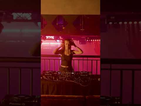 @AmyWiles spinning her unreleased track ‘Balearic September’ at Ministry of Sound 🔥 #trance