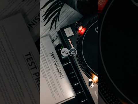 Testing our new Anjuna25 anniversary vinyl with some classic Andrew Bayer 🎧 #vinyl #anjunabeats
