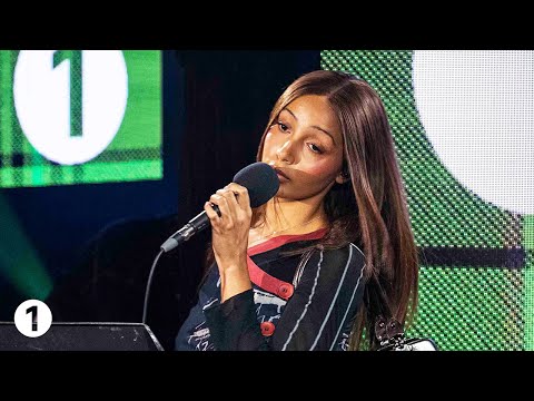PinkPantheress – Apple (Charli XCX Cover) in the Live Lounge