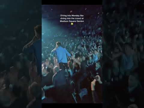 Diving into monday #crowdsurf #performance #kygo #justinjesso #madisonsquaregarden