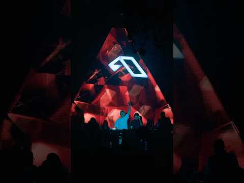 Loving this Anjunabeats anthem is ‘Easy’ ❤️ @zotv @porterrobinson #electronicmusic