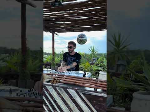 Mosher giving the groove