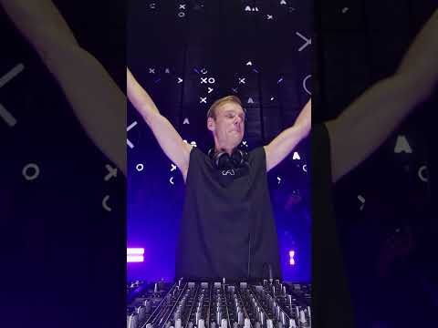 The crowd definitely felt this one 🔥