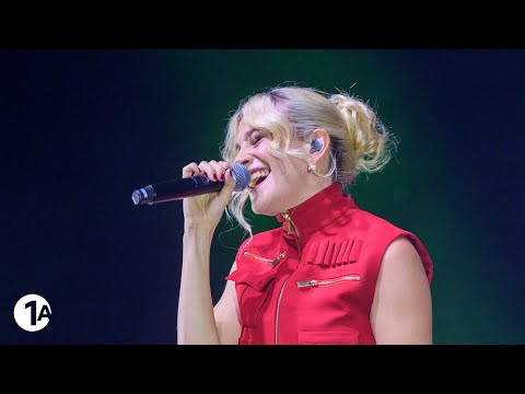 Pixie Lott – Mama Do (uh oh, uh oh) – Radio 1 Anthems Live in Bradford