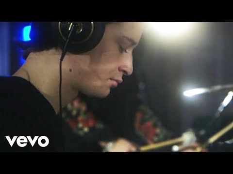 Kygo – Firestone ft. Conrad Sewell (Live Acoustic Version)