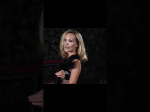 Femme fatale meet cute