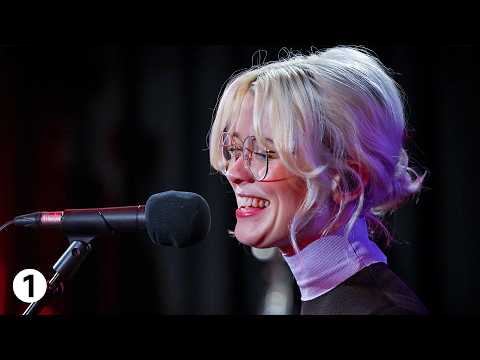 Maisie Peters – Christmas Lights (Coldplay cover) in the Live Lounge