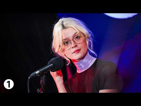 Maisie Peters – Say My Name In Your Sleep in the Live Lounge
