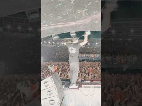 Martin Garrix closed the MainStage of Tomorrowland Belgium this summer, with ‘Inside Our Hearts’.