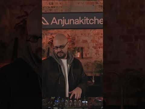 Playing his forthcoming track ‘Green & Blue’ in the Anjunakitchen, it’s @matyowl 🇧🇷 #melodichouse