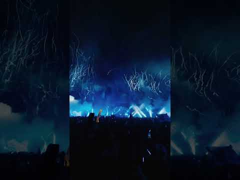 Hardwell turning up the volume.