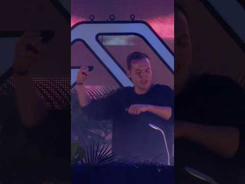 Celebrating five years of @benbohmermusic and @Tinlicker‘a collaboration ‘Run Away’ 🎂