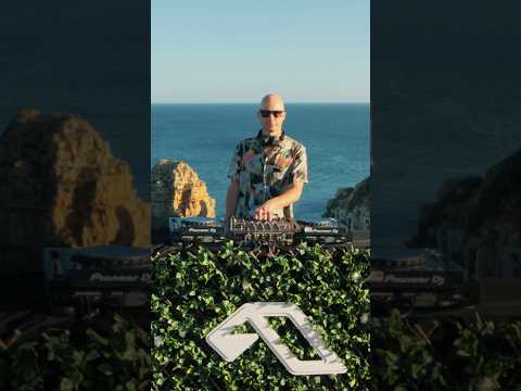 This is @CatchingFliesMusic’ ‘Sunlite’, as spun by James Grant in Portugal ☀️ #electronicmusic