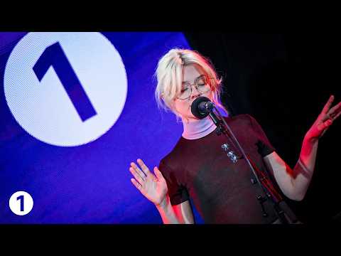 Maisie Peters – My Regards in the Live Lounge