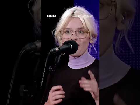 ‘My Regards’ in the #LiveLounge ✨ @MaisieHPeters #Florescence