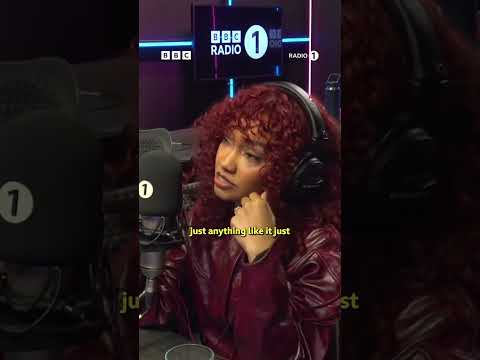 we’d love a sneak at the @LittleMix group chat 👀 #LeighAnne #LittleMix