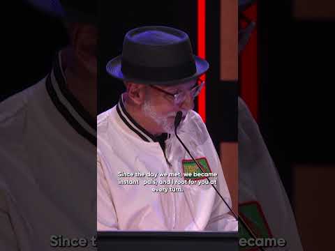 Lauren Alaina Surprised with Commemorative Scarf and Note from Trisha Yearwood