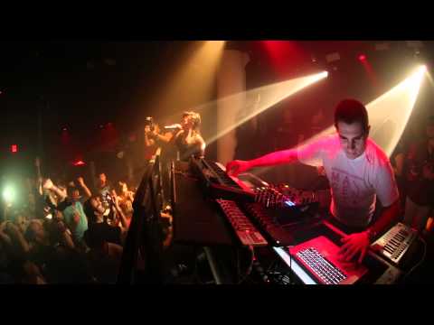 Giuseppe Ottaviani W/ Seri(Live Performance) – Live @ Santos Party House – 06-07-13